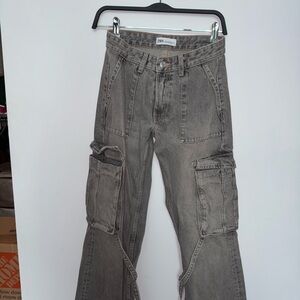 Zara Women's Cargo Jeans in Gray